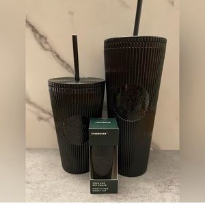 Starbucks Winter 2024 Shiny Black Pleated Cold Cup (Venti/Grande/Keychain) Set